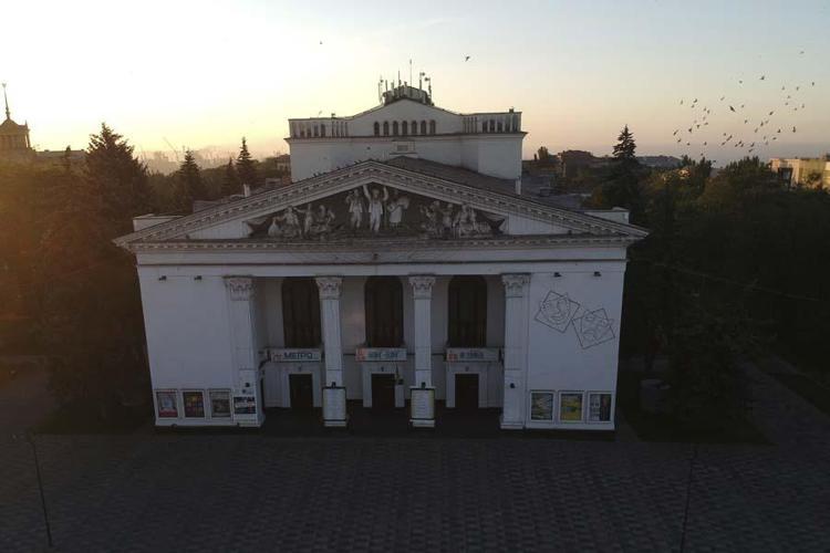 Ukrayna-Rusya savaşının en kanlı saldırısı Rusların vurduğu Mariupol tiyatrosunda 600 kişi birden öldü...