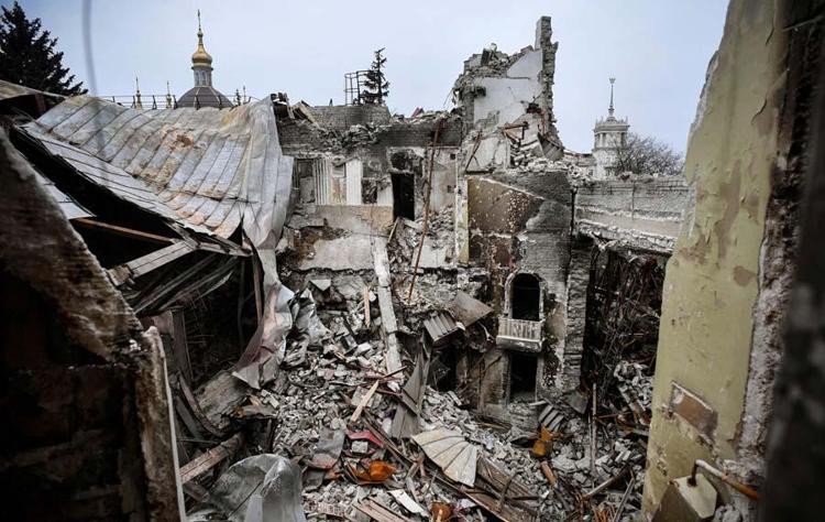 Ukrayna-Rusya savaşının en kanlı saldırısı Rusların vurduğu Mariupol tiyatrosunda 600 kişi birden öldü...