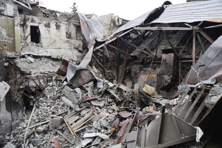 Ukrayna-Rusya savaşının en kanlı saldırısı Rusların vurduğu Mariupol tiyatrosunda 600 kişi birden öldü...