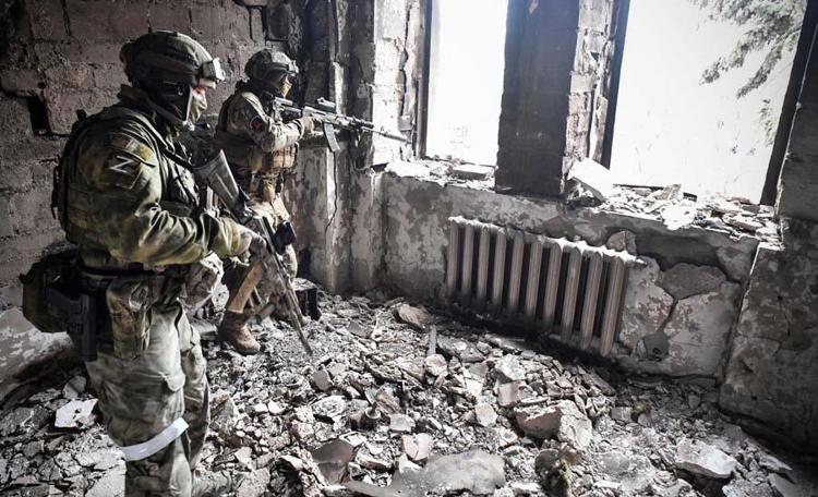 Ukrayna-Rusya savaşının en kanlı saldırısı Rusların vurduğu Mariupol tiyatrosunda 600 kişi birden öldü...
