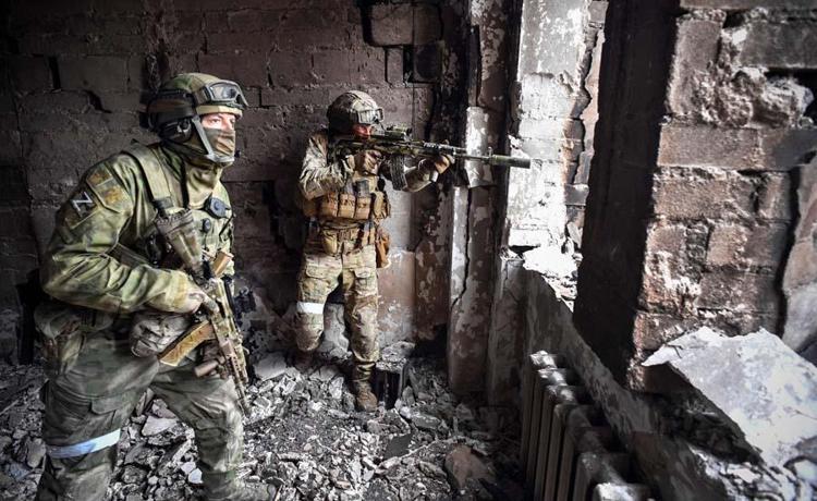 Ukrayna-Rusya savaşının en kanlı saldırısı Rusların vurduğu Mariupol tiyatrosunda 600 kişi birden öldü...