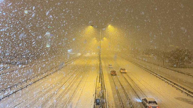 Yoğun kar yağışı yeniden başladı Yağışlar devam edecek, Meteoroloji son dakika duyurdu, çok sayıda il için sarı alarm verildi