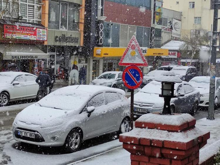 Yoğun kar yağışı yeniden başladı Yağışlar devam edecek, Meteoroloji son dakika duyurdu, çok sayıda il için sarı alarm verildi