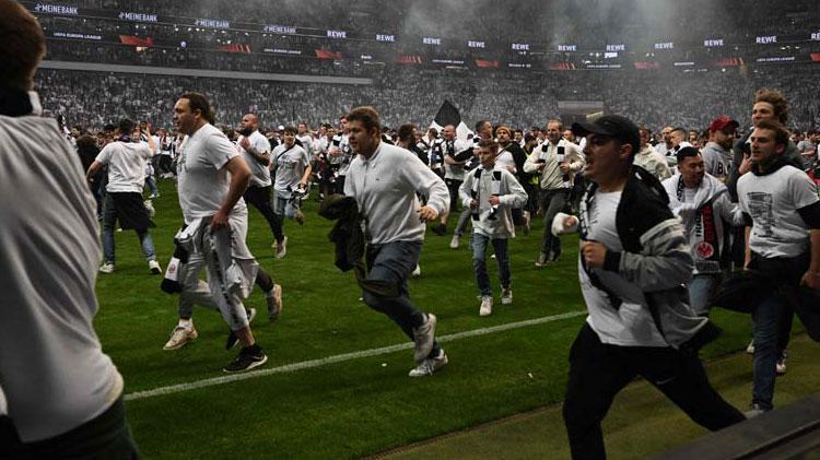 UEFA Avrupa Liginde büyük heyecan Almanyada Eintracht Frankfurt-West Ham United maçında skandaldan dönüldü