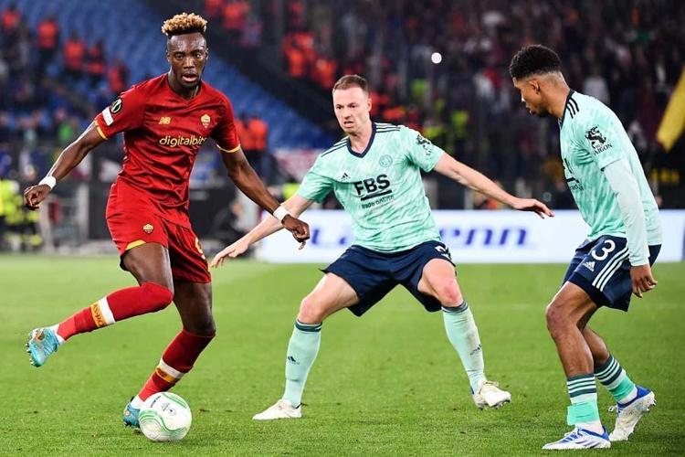 UEFA Avrupa Konferans Liginde Roma finale çıktı Jose Mourinho tarihte bir ilki başardı