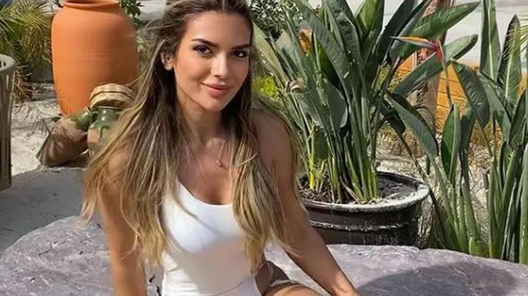 Aşk Adasına gitmeye hazırlanan Ekin-Su Cülcüloğlu Jack Grealishin ilgisini çekti