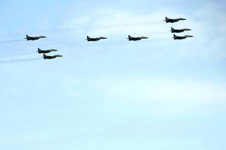 Kıyamet uçağı göründü Dünya nefesini tutup izliyor...