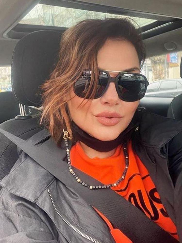 Deniz Seki son hali ile sosyal medyanın diline düştü Bülent Ersoya benzetildi...