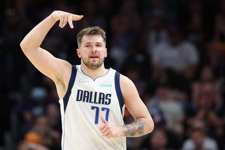 NBA Batı Konferansı yarı finali 7. maçında Dallas Mavericks, Phoenix Sunsı Luka Doncic ile geçti Tarihi istatistik...