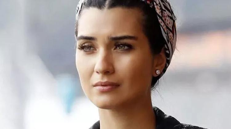 Tuba Büyüküstün en doğal haliyle büyüledi