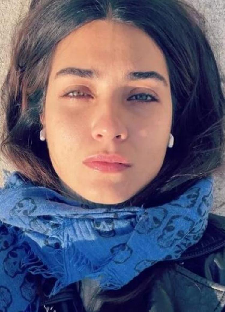Tuba Büyüküstün en doğal haliyle büyüledi