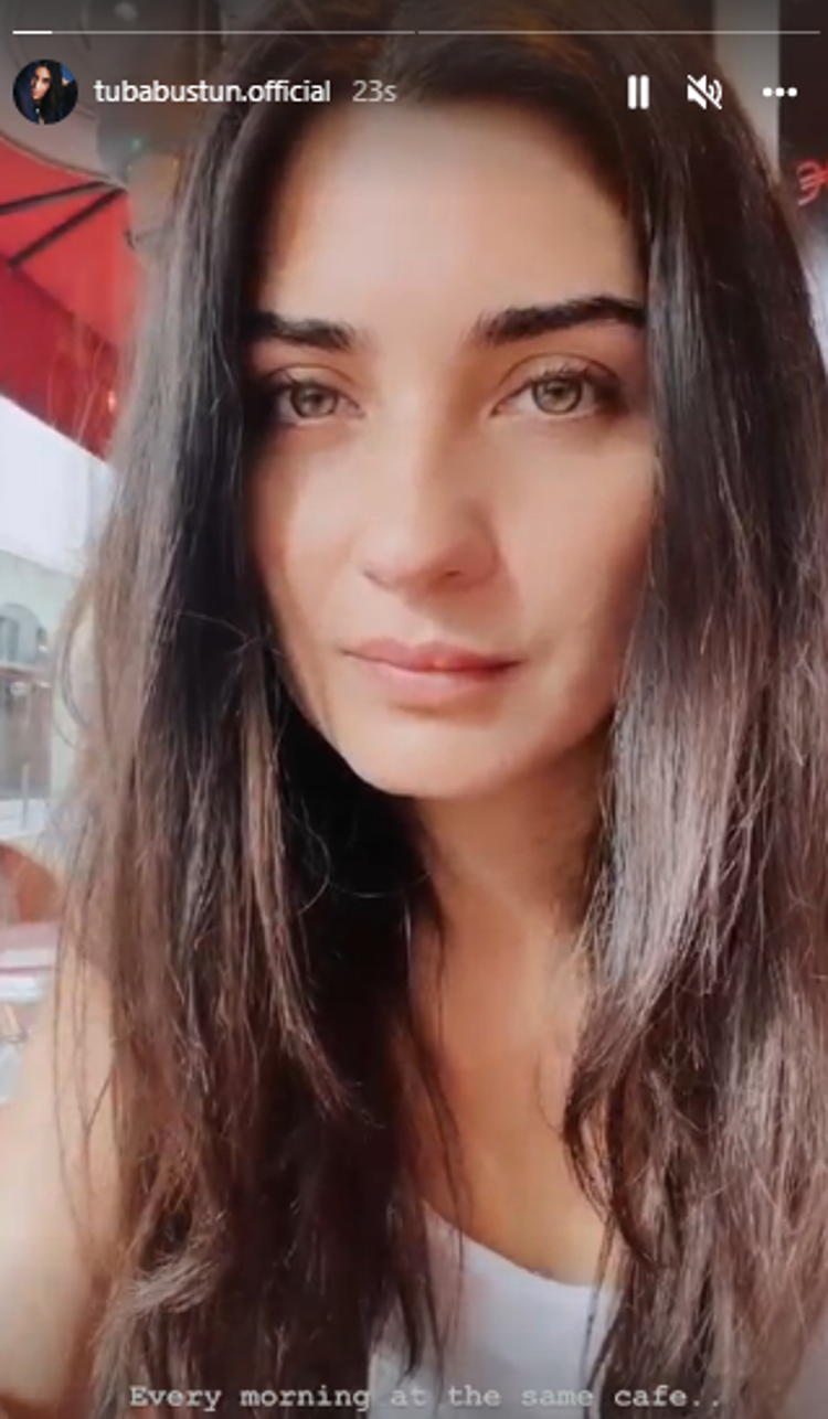 Tuba Büyüküstün en doğal haliyle büyüledi