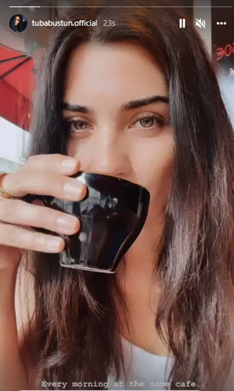 Tuba Büyüküstün en doğal haliyle büyüledi