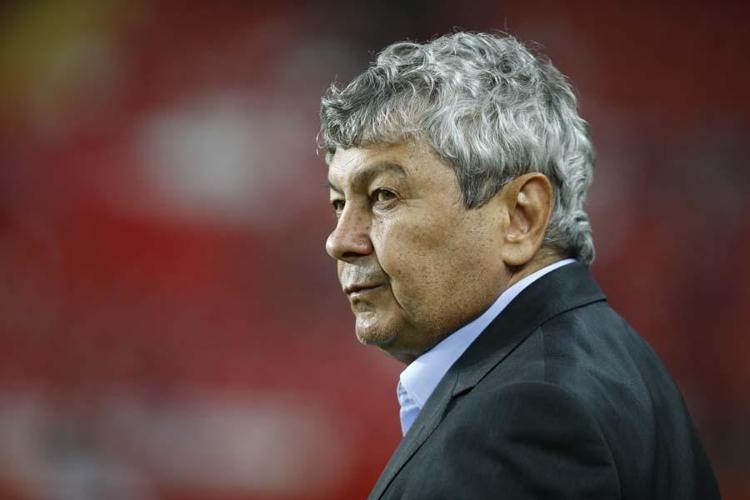 Fenerbahçeden Mircea Lucescuya teklif Rumen teknik adam: Onları bırakıp gidemem, korkaklık olur...