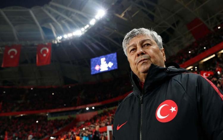 Fenerbahçeden Mircea Lucescuya teklif Rumen teknik adam: Onları bırakıp gidemem, korkaklık olur...
