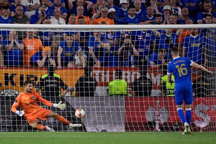 PENALTILAR İÇİN İÇİN GİRDİ AMA...