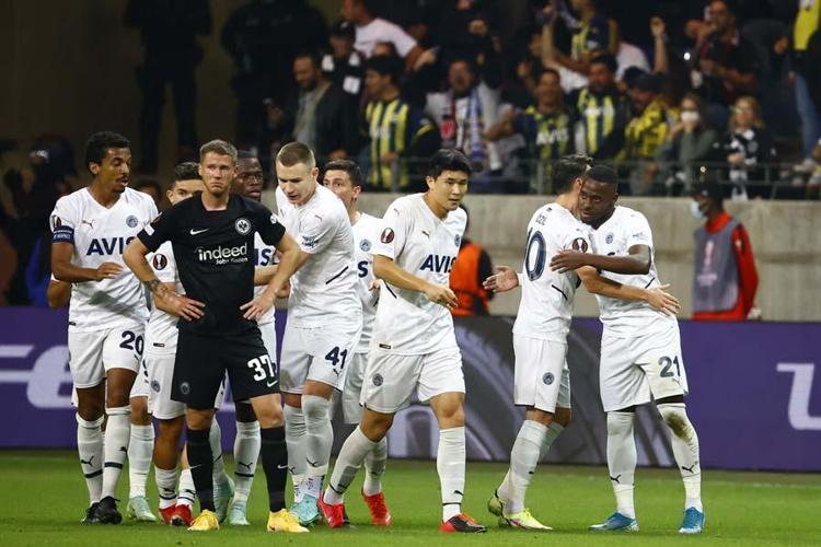 BİR TEK FENERBAHÇEYİ YENEMEDİLER