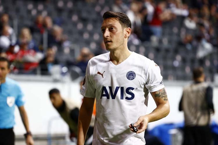 Eintracht Frankfurt UEFA Avrupa Liginde inanılmazı başardı 42 yıl sonra gelen zafer: Fenerbahçe, Galatasaray, Pelkas ve Torrent detayı...