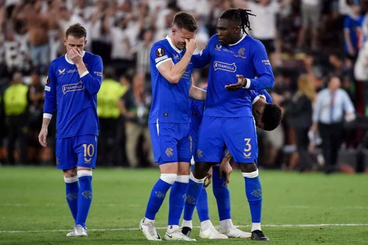 UEFA Avrupa Ligi finalinde Rangers kaybetti, Fenerbahçenin Şampiyonlar Ligi yolu uzadı