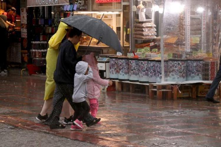 Kuvvetli sağanak ve kar yağışı uyarısı Meteoroloji 66 il için son dakika duyurdu Devam edecek, İstanbul, İzmir, Ankara, Antalya dahil...