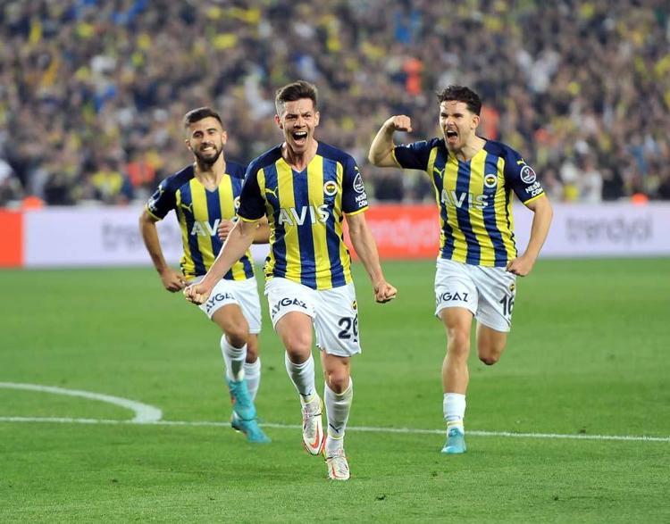 Sağ bek Ferdi Kadıoğlu