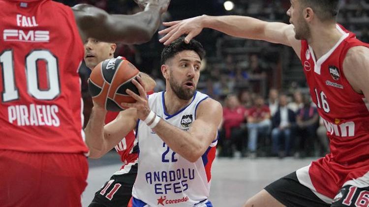 Finali getiren üçlüğün hikayesi Ergin Ataman çizdi, Micic attı..