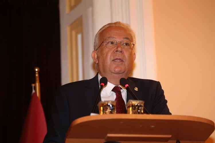 Galatasarayda Eşref Hamamcıoğlu ve Dursun Özbek başkan adaylıkları ve listeleri resmen açıklandı