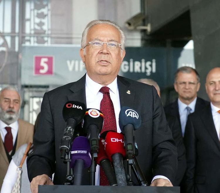Galatasarayda Eşref Hamamcıoğlu ve Dursun Özbek başkan adaylıkları ve listeleri resmen açıklandı