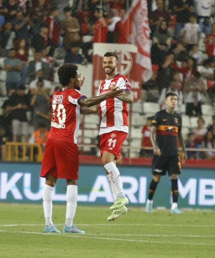 Son maçta Türkiyeyi ayağa kaldıran gol ve 1-1in ardından Antalyada ayrılık...