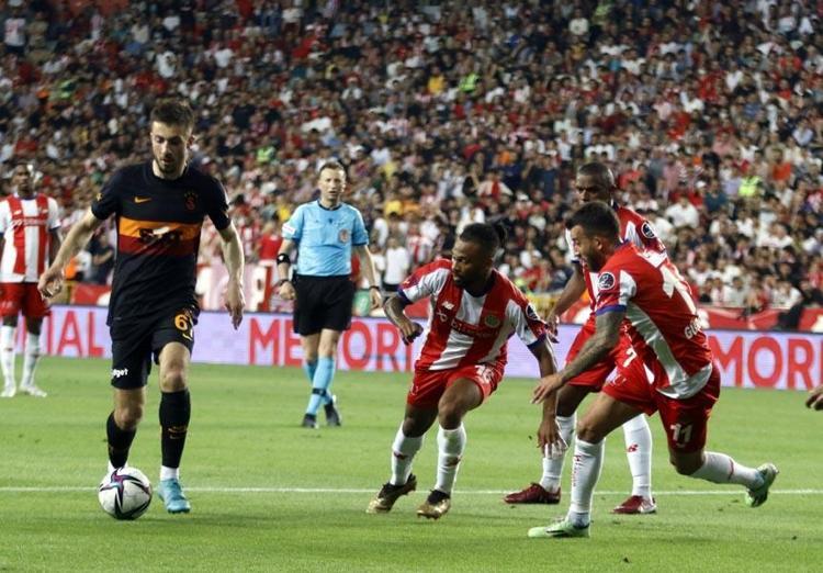 Son maçta Türkiyeyi ayağa kaldıran gol ve 1-1in ardından Antalyada ayrılık...