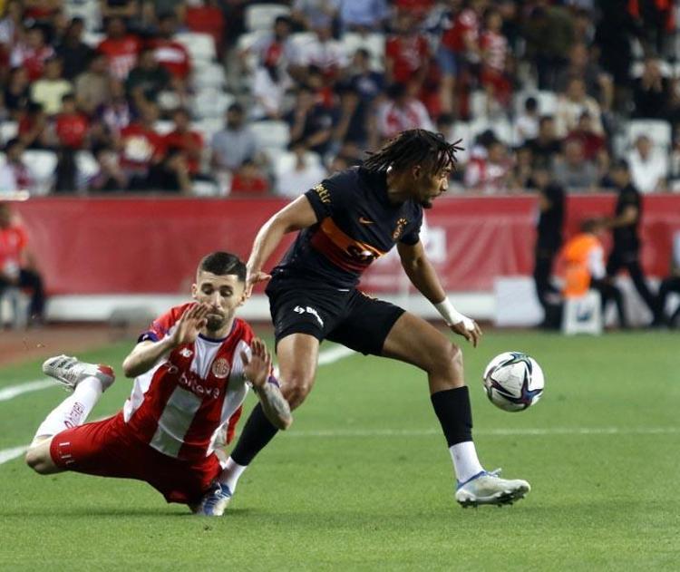 Son maçta Türkiyeyi ayağa kaldıran gol ve 1-1in ardından Antalyada ayrılık...