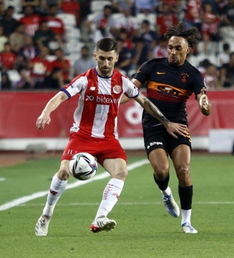 Son maçta Türkiyeyi ayağa kaldıran gol ve 1-1in ardından Antalyada ayrılık...