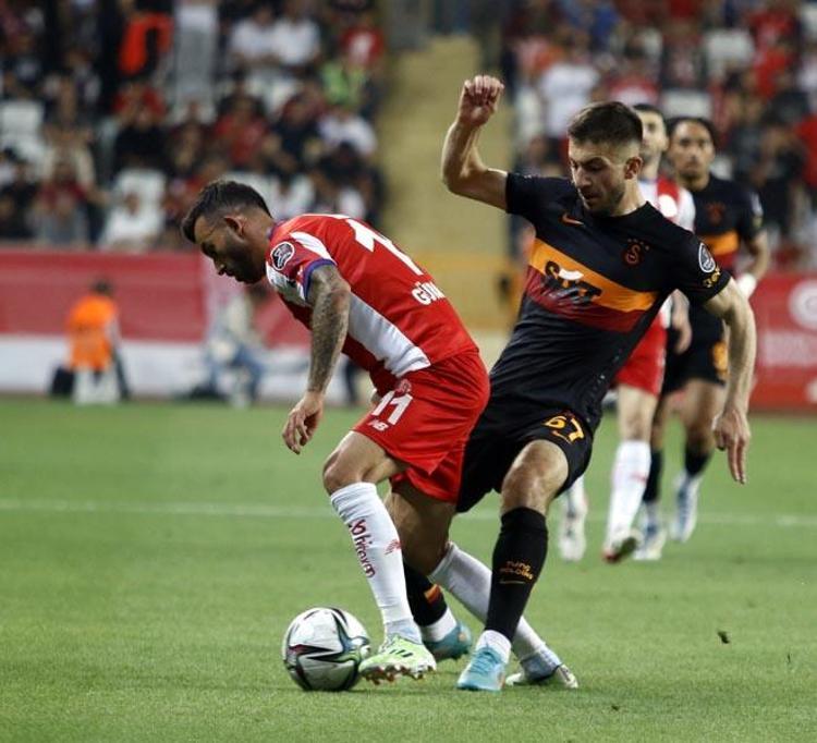 Son maçta Türkiyeyi ayağa kaldıran gol ve 1-1in ardından Antalyada ayrılık...