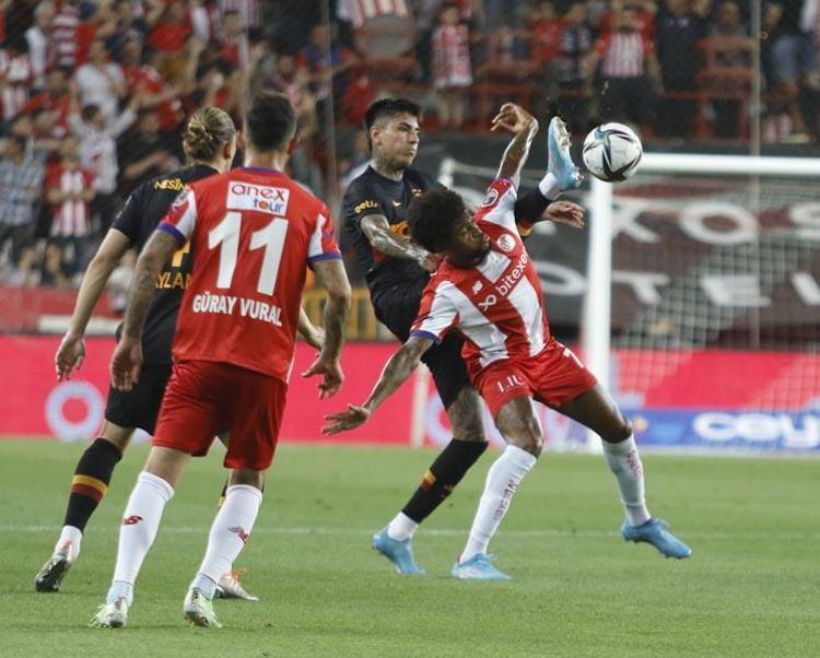 Son maçta Türkiyeyi ayağa kaldıran gol ve 1-1in ardından Antalyada ayrılık...