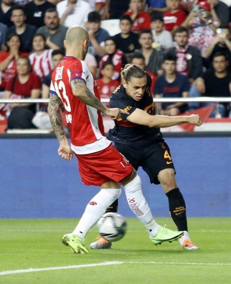 Son maçta Türkiyeyi ayağa kaldıran gol ve 1-1in ardından Antalyada ayrılık...