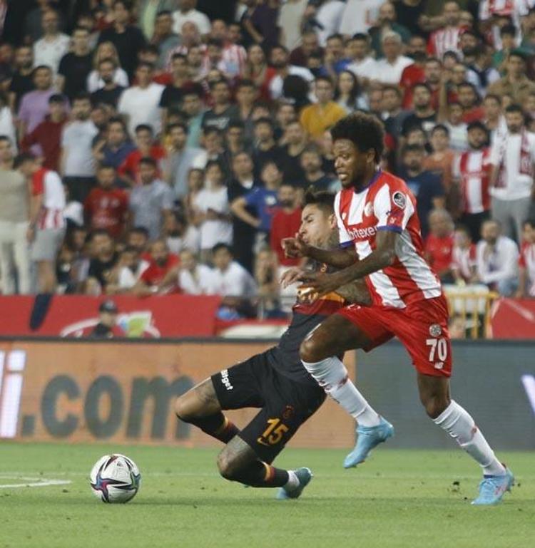 Son maçta Türkiyeyi ayağa kaldıran gol ve 1-1in ardından Antalyada ayrılık...