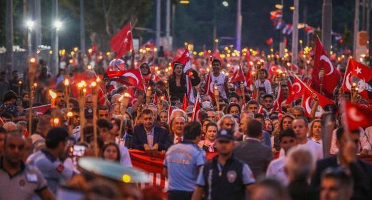 Burcu Güneşin özel dikim elbisesinin fiyatı dudak uçuklattı 1.5 ayda işlendi...