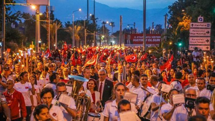 Burcu Güneşin özel dikim elbisesinin fiyatı dudak uçuklattı 1.5 ayda işlendi...