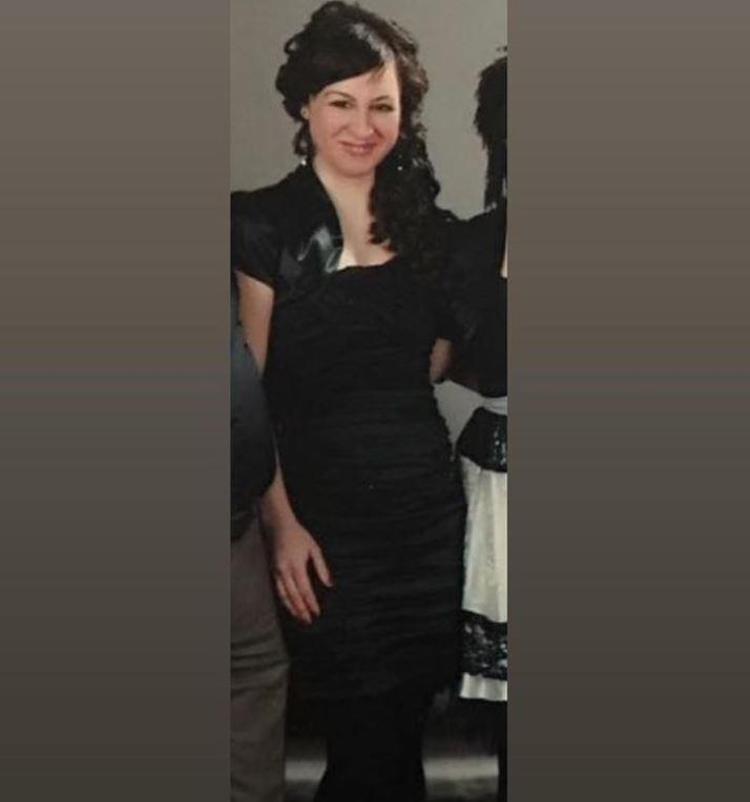 Yasemin Sakallıoğlu yıllar önce çekilen fotoğrafını paylaştı Bakın kime benzettiler...