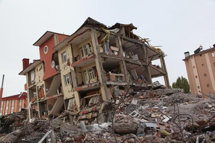 Deprem ile ilgili son dakika uyarısı İstanbul, İzmir, Ankara dahil 45 ili, 110 ilçeyi vuracak Liste duyuruldu, 7 ve üzeri sarsıntılar...