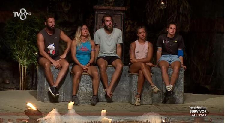 Survivor elenen isim Survivor kim elendi, kim gitti 24 Mayıs Survivor All Star elenen isim kim oldu Acun Ilıcalı açıkladı: Ayşe mi Berkan mı Sude mi Hikmet mi
