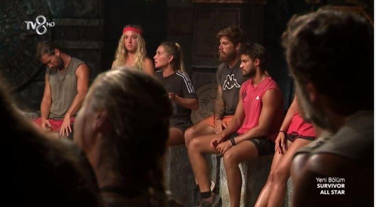 Survivor elenen isim Survivor kim elendi, kim gitti 24 Mayıs Survivor All Star elenen isim kim oldu Acun Ilıcalı açıkladı: Ayşe mi Berkan mı Sude mi Hikmet mi