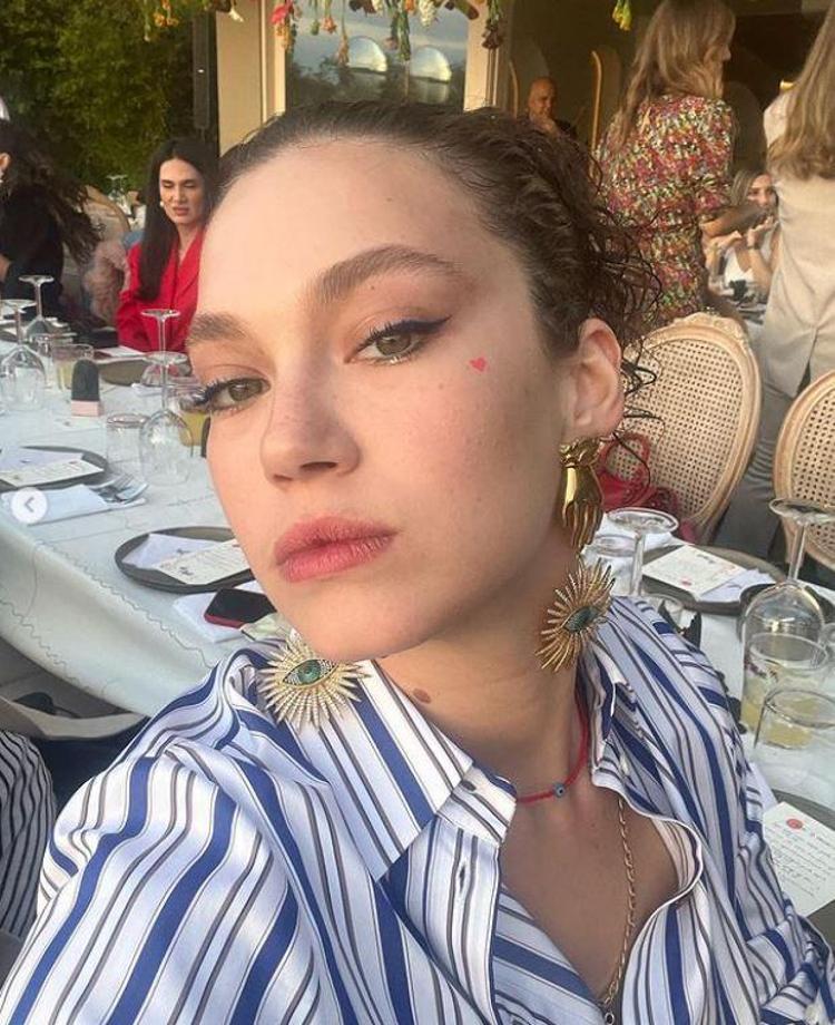 Melisa Şenolsun sezonu açtı, bikinili pozlarını paylaştı