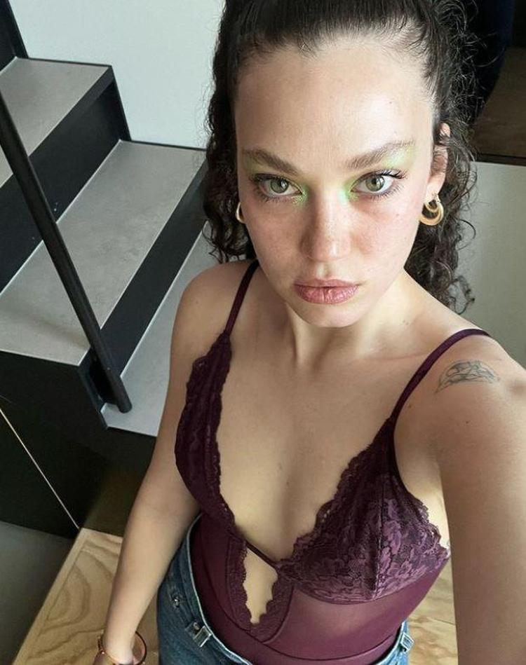 Melisa Şenolsun sezonu açtı, bikinili pozlarını paylaştı