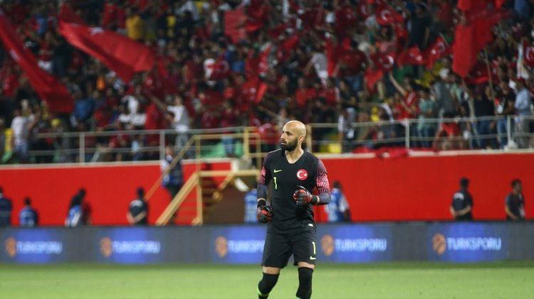 Biri Berkenin diğeri Szalainin yerine geliyor Ali Koçtan 2 transfer birden