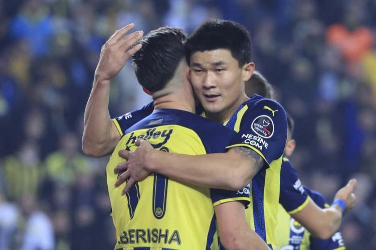 Fenerbahçede flaş transfer gelişmesi Kim Min-Jae İngiltere yolcusu: 20 milyon euro...