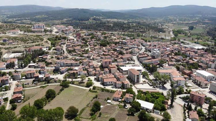 Tarlasında servet değerinde taş buldu Kamyonlarla gelip çaldılar Elinde kalanı 60 bin liraya satacak...