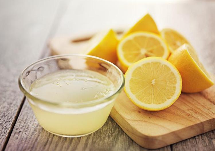 ANANAS VE LİMON SUYUNU BERABER TÜKETİN