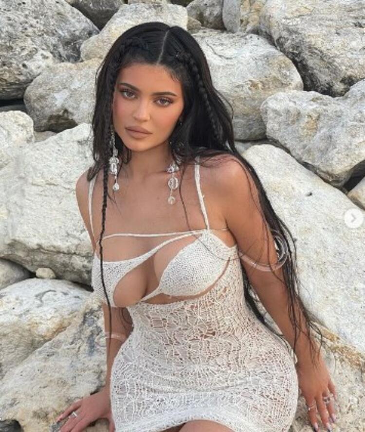 Kylie Jennerın paylaşım başına aldığı ücret duyanların ağzını açık bırakıyor