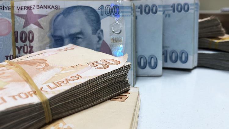 Memur maaşlarına ve emekli aylıklarına görülmemiş zam Oran verildi Tek tek hesaplandı En düşüğü 8 bin 679 lira...